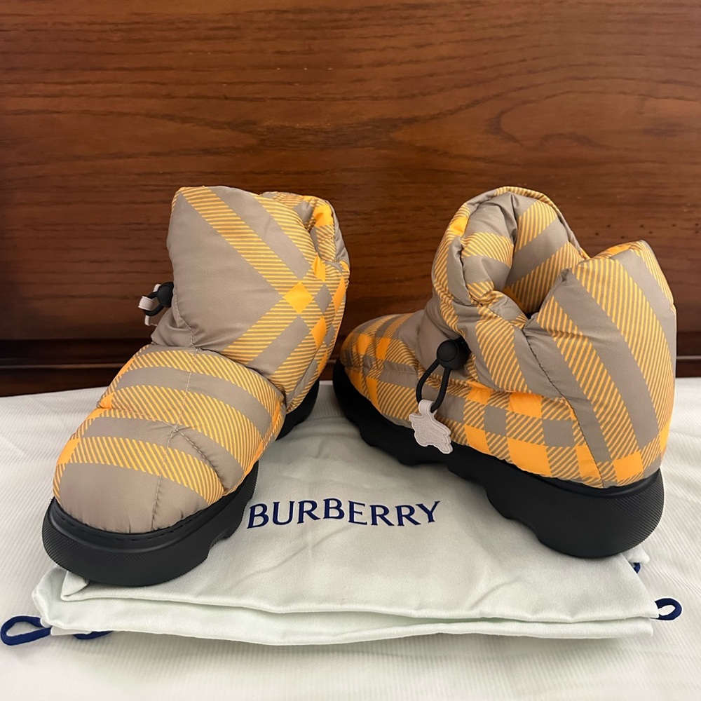 NWT Burberry Check Pillow Drawstring Padded Ankle Boots.